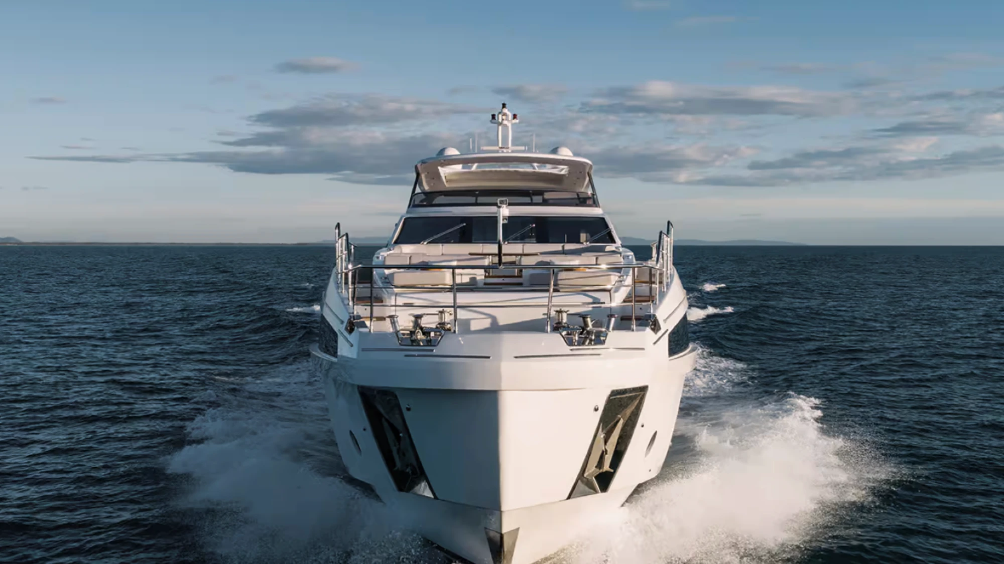 Azimut Grande 32M