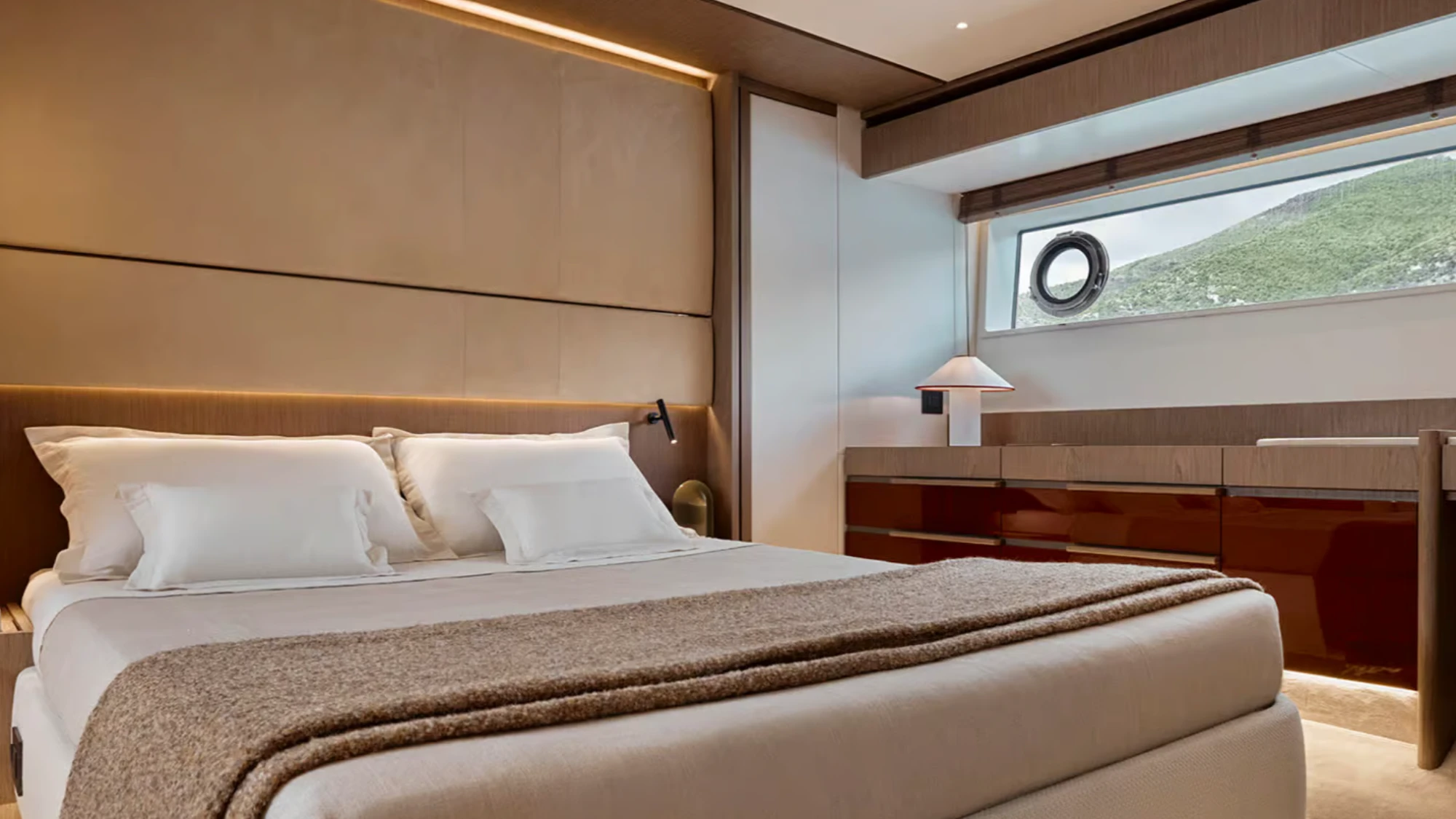 Azimut Fly 82