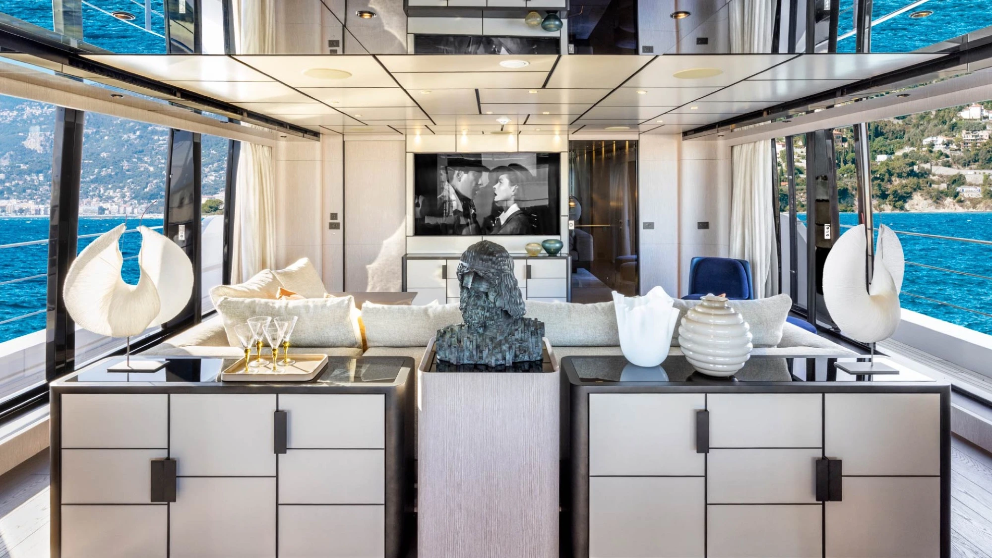 Custom Line Saetta 140'