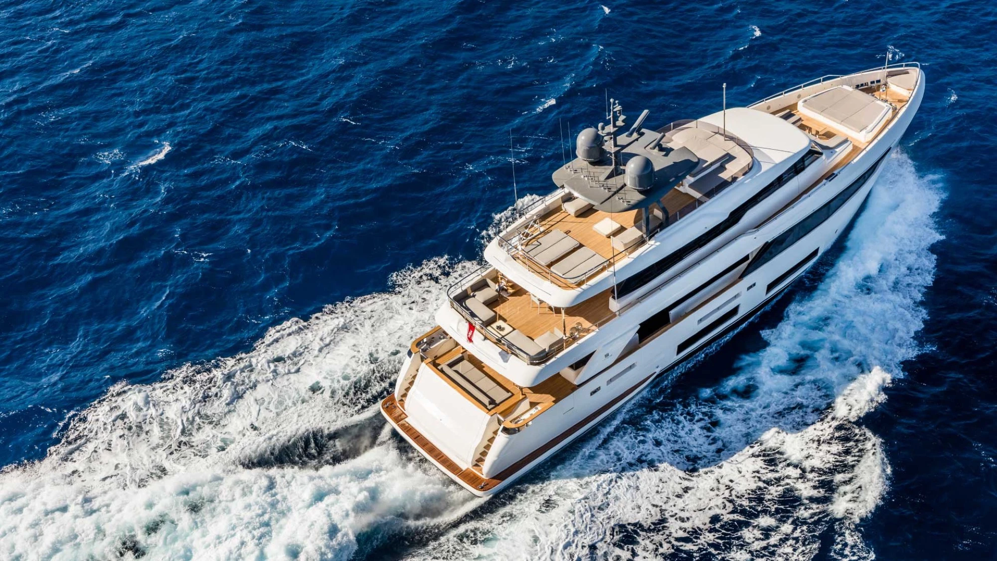 Custom Line Navetta 33