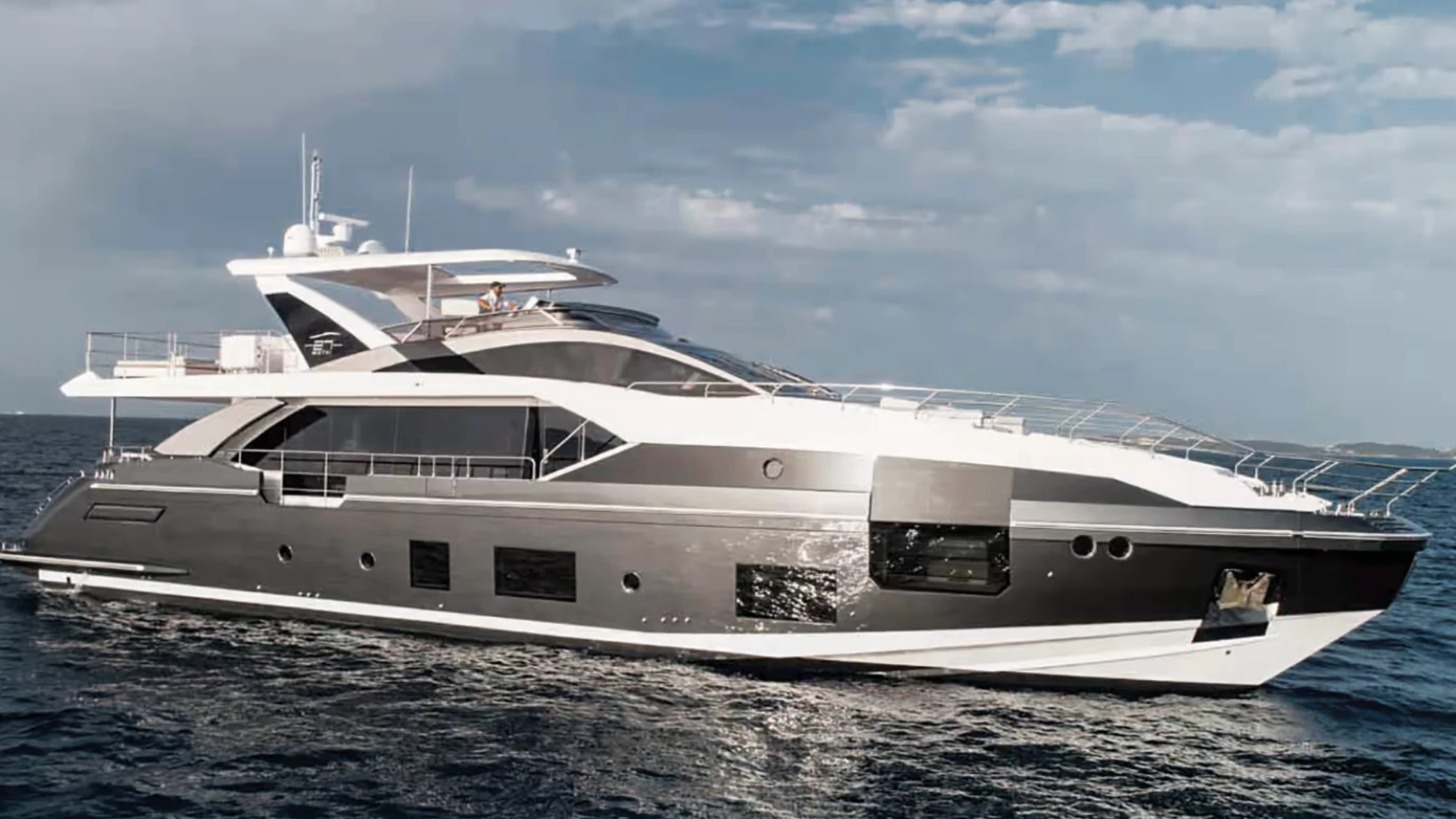 Azimut Grande 27M